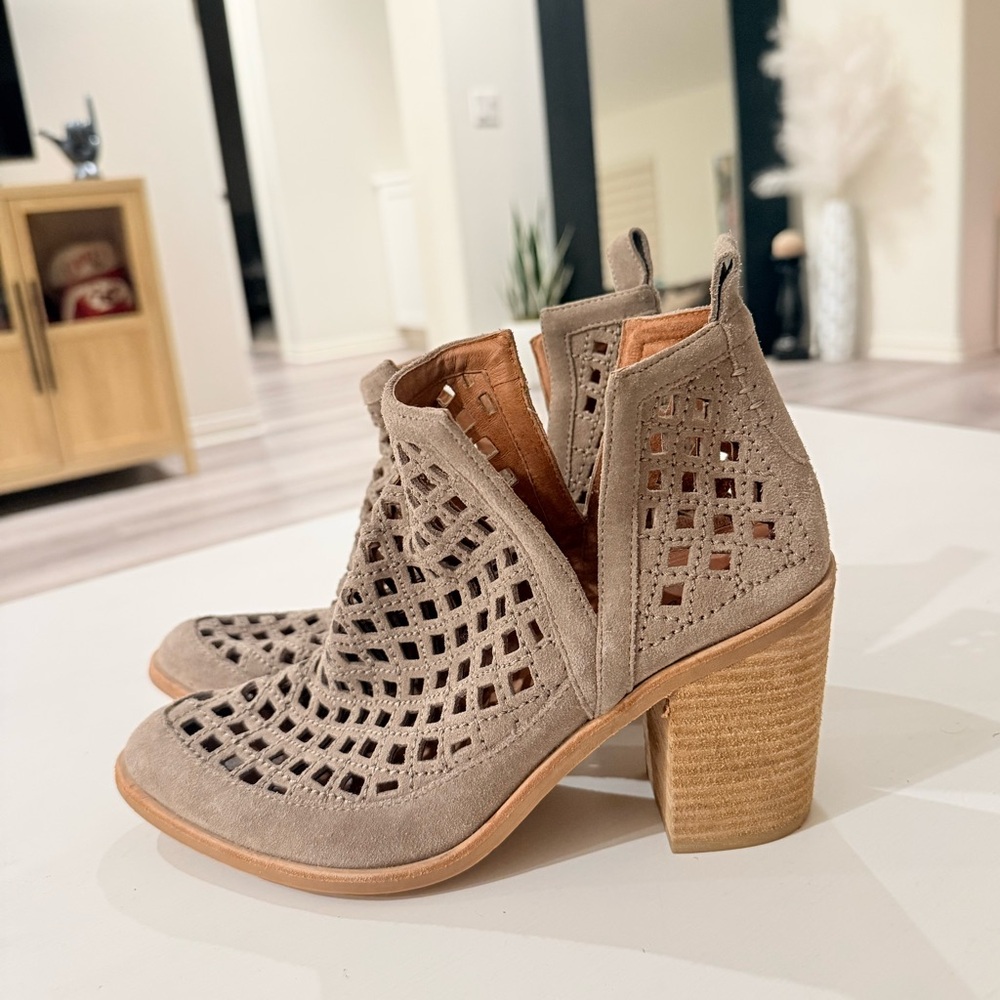 JEFFREY CAMPBELL Taupe Lasor Cut Perforated Ankle Booties Suede Size 9
